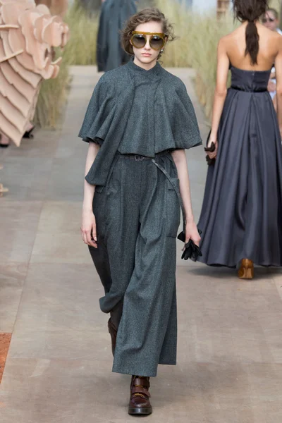 Look 13